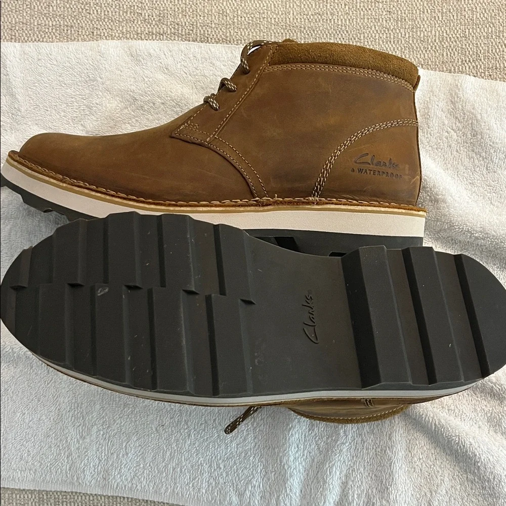 Clarks Men’s Tan Brown Leather Chukka Boots